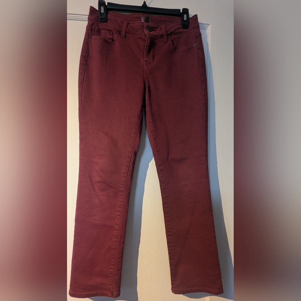 Dressbarn Westport Signature 5 Pocket Colored Denim Straight Leg Jean. Size 4P
